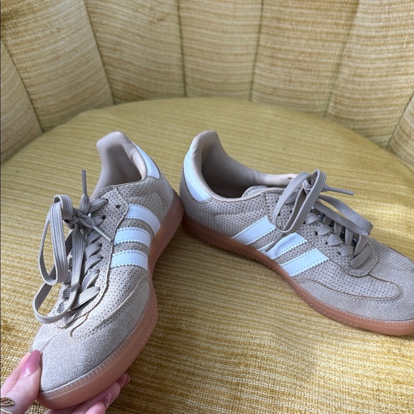 adidas // cream white striped samba shoes - Picture 2 of 6